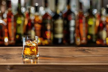 whisky_glass_bar_GettyImages-1345260833
